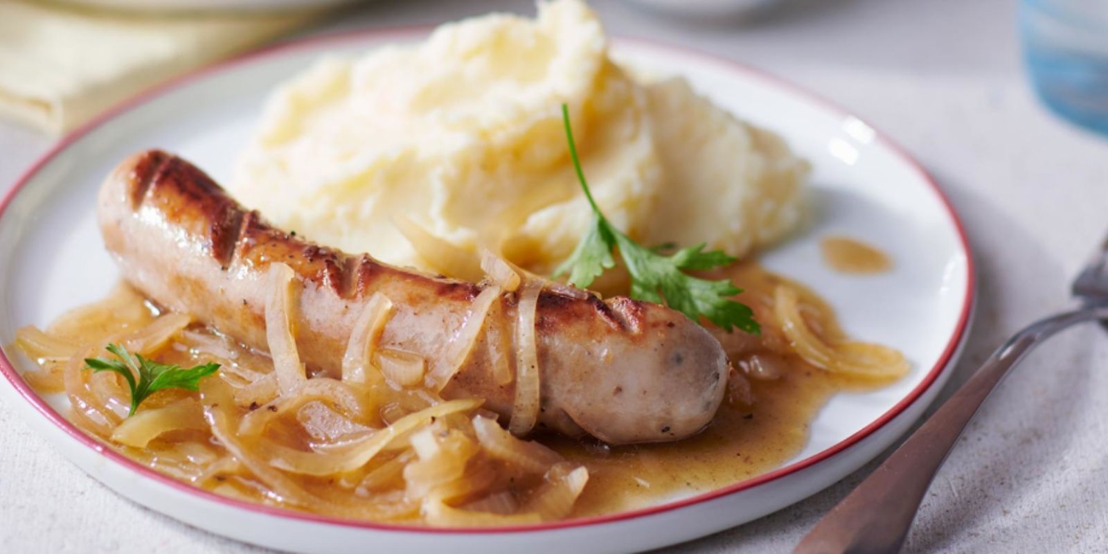 Bratwurst mit Zwiebelsauce - Rezepte &amp; Tipps